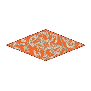 Pañuelo romboidal tacto cachemira con estampado Pegasus naranja y motivos elegantes