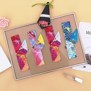 Set di quattro foulard in seta con stampa floreale e uccelli per manici di borse moda