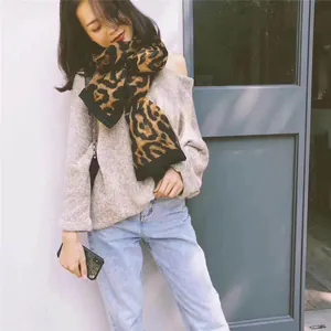 Detail of long leopard print scarf with black borders for autumn and winter outfits
