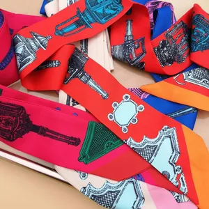 Elegante zijden twilly sjaal met kleurrijke artistieke prints voor damestasgrepen