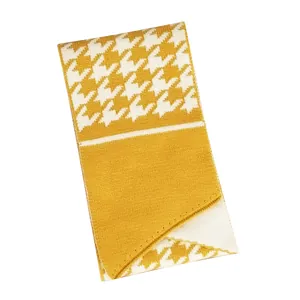 Knitted button scarf in ginger and beige with houndstooth pattern and soft texture