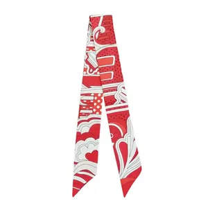 Sciarpa twilly rossa e bianca con motivi geometrici astratti e design a cuore