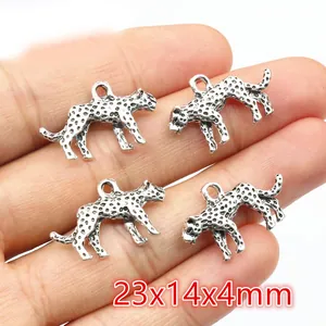 3D Leopard Anhänger aus Legierung in Antiksilber für DIY Schmuckherstellung 23x14x4mm