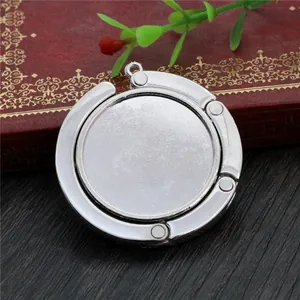 Accroche-sac pliable en argent poli sur livre vintage avec décor de plante, diamètre 30mm
