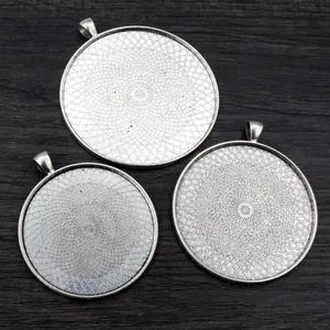 Tres bases de colgante redondas de aleación plata antigua con textura geométrica para DIY