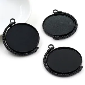 Détail d'un support de pendentif rotatif en alliage noir 30mm pour création de bijoux