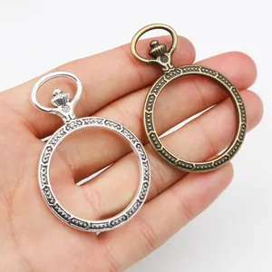 Gros plan de cadres ronds vintage de 30 mm en alliage pour bijoux DIY en résine UV bicolore