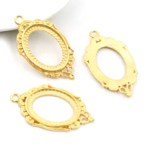 Trois supports de pendentif ovales en alliage vintage avec dentelle européenne dorée