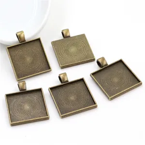 Cinco bases colgantes cuadradas de aleación de bronce vintage con patrones de mandala