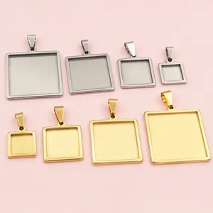 Détail de supports de pendentif carrés en acier inoxydable de différentes tailles