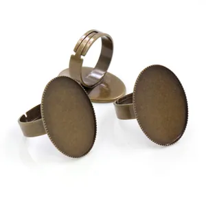 Drie bronzen ovale verstelbare ringbases voor DIY-sieraden met een decoratieve rand