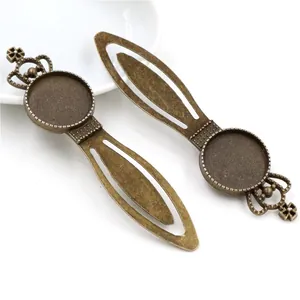 Detailansicht der 20mm Lesezeichen-Basis aus Bronze mit Krone und Kreuzverzierung