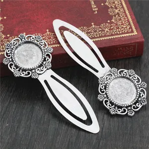 Set di segnalibri in metallo argentato retrò con base circolare da 18 mm e fiori incisi