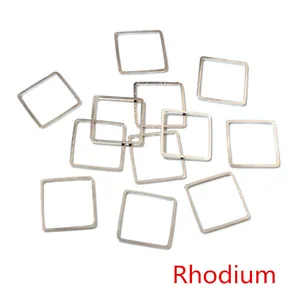 Makroaufnahme von 15mm-25mm quadratischen rhodinierten Hohlrahmen-Schmuckzubehör