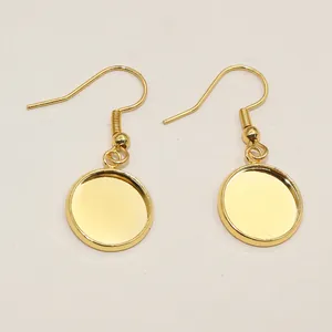 Détail des supports de boucles d'oreilles cabochon en acier doré pour la création de bijoux