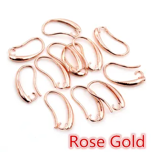Dettaglio di ganci per orecchini in rame oro rosa lucido per creazioni fai-da-te