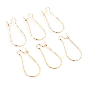 Détail de six crochets de boucles d'oreilles dorés pour la création de bijoux DIY