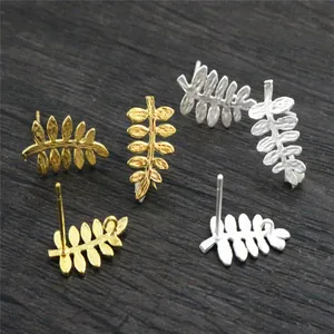 Orecchini a foglia in rame con occhiello nelle finiture oro e argento lucido