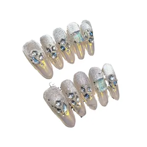 Unghie finte fatte a mano aurora con glitter argento, strass pietra di luna e perle