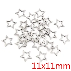 Vista macro dettagliata di ciondoli a stella in acciaio inossidabile 11x11mm per gioielli DIY