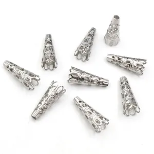 Détail des calottes de perles filigranes en métal argenté pour la création de bijoux