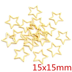 Dettaglio di pendenti a stella dorata 15x15mm per la creazione di gioielli fai da te