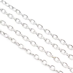 Chaîne croisée en métal argenté poli pour colliers DIY avec détails de maillons brillants