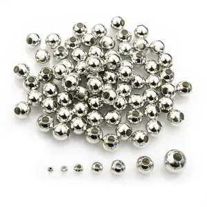 Detailansicht polierter Metallperlen in 7 Größen für die DIY-Schmuckherstellung