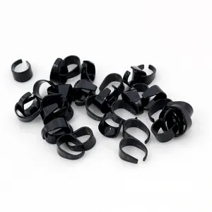 Detalle de enganches de hierro chapado negro para colgantes de collares DIY