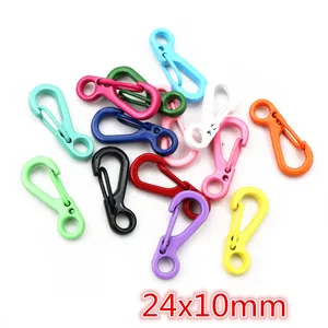 Détail de mousquetons colorés 24x10mm pour porte-clés et accessoires de sacs DIY