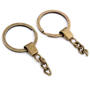 Set di due portachiavi piatti da 30mm in bronzo vintage con catene in lega spessa