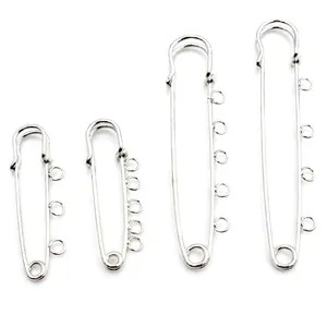 Épingles de sûreté argentées avec boucles de suspension en quatre longueurs différentes