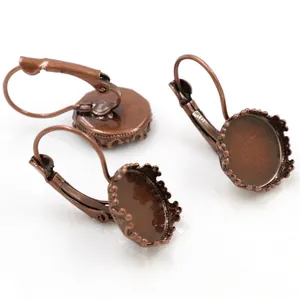Tres ganchos para pendientes de cobre rojo vintage con monturas de corona para joyería