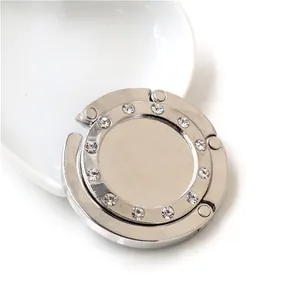 Accroche-sac pliable argenté avec strass et base de pierre 25mm pour les tables