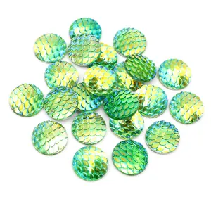 Bunte 8-12mm Meerjungfrau-Schuppen Cabochons aus Harz für DIY Schmuckherstellung