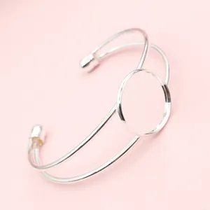 Zilveren dubbele draad armband met een ronde bezelzetting voor DIY sieraden maken