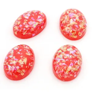 Makroansicht von 18x25mm roten Harz-Cabochons mit Goldfolie und irisierenden Flocken
