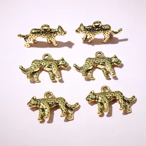 3D luipaard hangers van goudkleurige legering voor DIY sieraden maken, set van 6 stuks