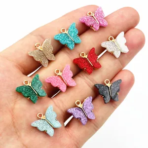 Bunte Glitzer-Schmetterlingsanhänger aus Harz mit Metallschlaufe für DIY-Schmuck