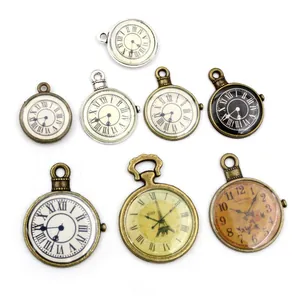 Detailliertes Set aus 7 Vintage-Uhr-Anhängern für DIY-Halsketten und Schmuckdesign