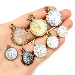 Set mit 8 Vintage-Uhr-Anhängern aus Legierung in Bronze und Silber für DIY-Schmuck