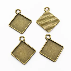 Detailansicht der 15mm quadratischen Bronze-Fassungen mit Vorderseite und Netzstruktur