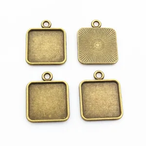 Set mit vier 15mm quadratischen Legierungs-Anhängern in Antik-Bronze für Schmuckdesign