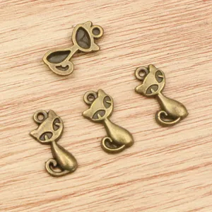 Antike Bronze-Katzenanhänger für DIY-Schmuckherstellung mit vier kleinen Legierungsanhängern