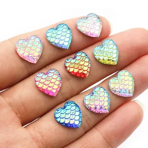 Bunte 12mm herzförmige Meerjungfrau-Schuppen Harz-Anhänger für DIY-Schmuck