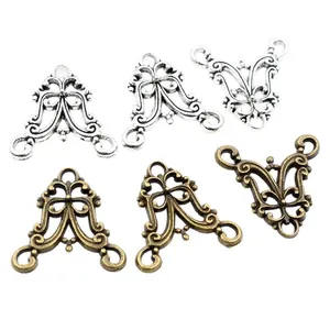 Vintage Barock Anhänger mit floralem Hohlmuster in Silber und Bronze Oberflächen
