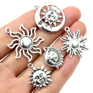 Fünf Vintage-Silberanhänger Sonne und Mond aus Legierung für DIY-Ohrringe und Halsketten