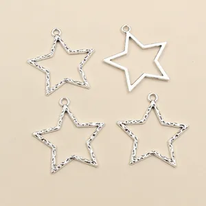 4er-Set silberne Stern-Anhänger aus Legierung mit Hammerschlag-Optik für DIY-Schmuck