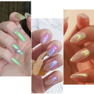 Vista macro de polvos de uñas aurora efecto cromo con perlas y brillo iridiscente