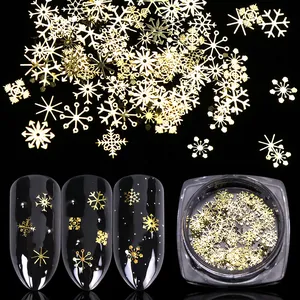 Vue détaillée de paillettes flocons de neige dorés 3D pour décoration d'ongles